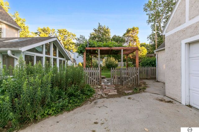 2609 Rathbone Road, Lincoln, NE 68502