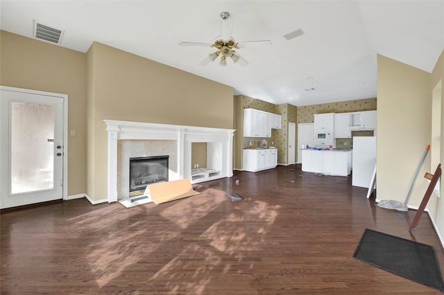 19 S Scarlet Elm Court, The Woodlands, TX 77382