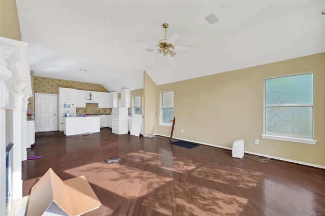 19 S Scarlet Elm Court, The Woodlands, TX 77382