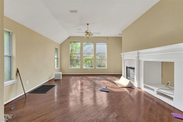 19 S Scarlet Elm Court, The Woodlands, TX 77382