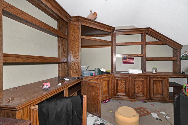 19 S Scarlet Elm Court, The Woodlands, TX 77382