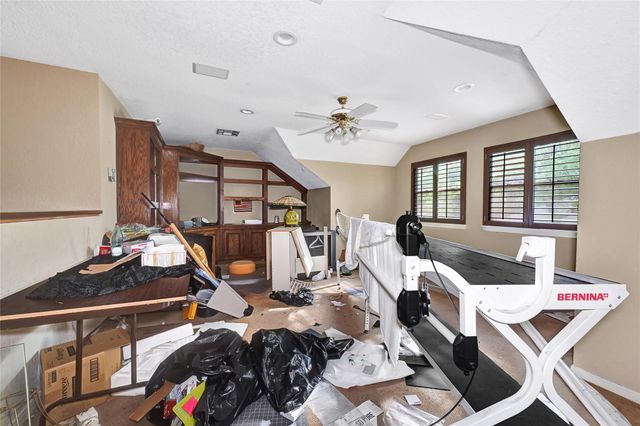 19 S Scarlet Elm Court, The Woodlands, TX 77382