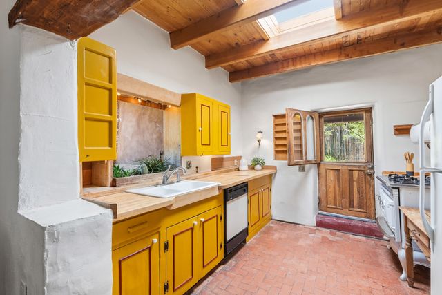 25 Paseo C De Baca, Santa Fe, NM 87507