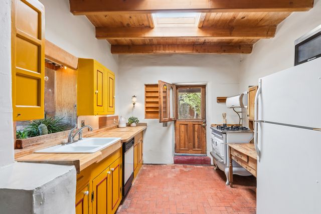 25 Paseo C De Baca, Santa Fe, NM 87507