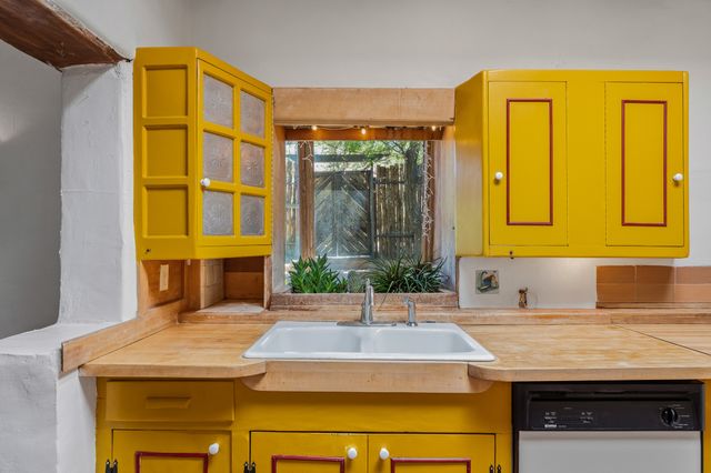 25 Paseo C De Baca, Santa Fe, NM 87507