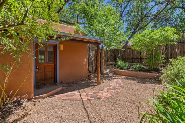 25 Paseo C De Baca, Santa Fe, NM 87507