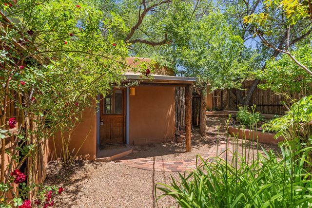 25 Paseo C De Baca, Santa Fe, NM 87507