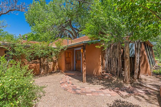 25 Paseo C De Baca, Santa Fe, NM 87507