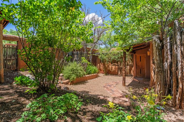 25 Paseo C De Baca, Santa Fe, NM 87507