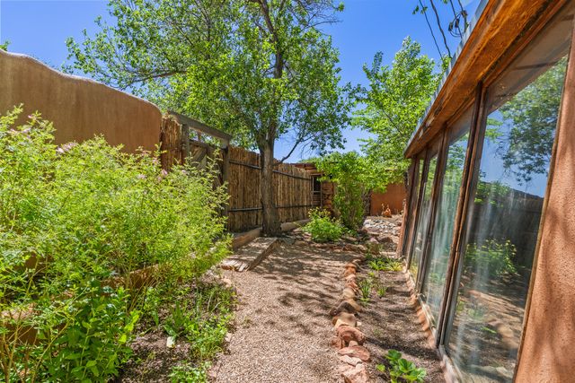 25 Paseo C De Baca, Santa Fe, NM 87507