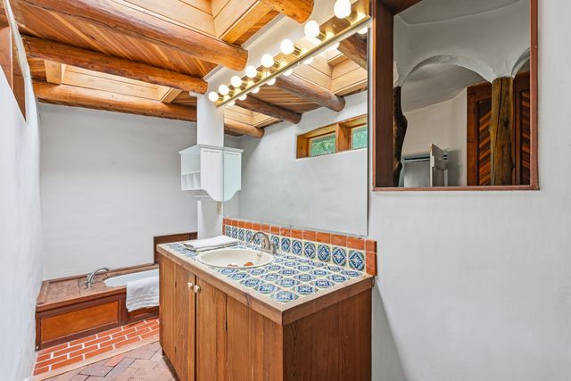 25 Paseo C De Baca, Santa Fe, NM 87507