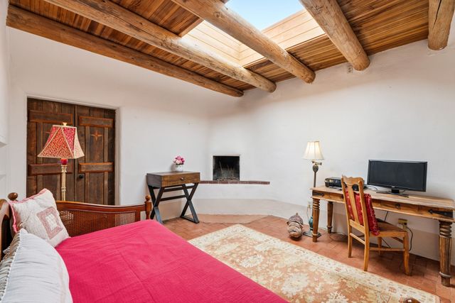 25 Paseo C De Baca, Santa Fe, NM 87507
