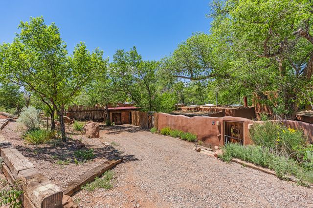 25 Paseo C De Baca, Santa Fe, NM 87507