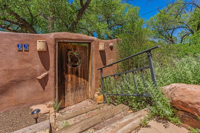 25 Paseo C De Baca, Santa Fe, NM 87507