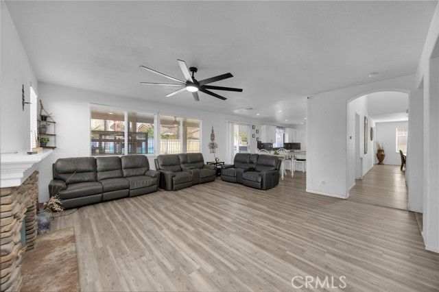 7292 Corona Valley, Eastvale, CA 92880