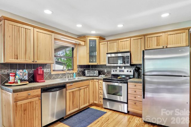 79 Chipmunk Lane, Maggie Valley, NC 28751