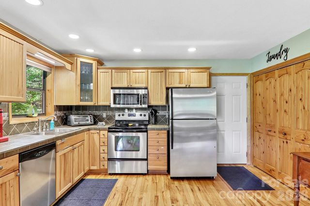79 Chipmunk Lane, Maggie Valley, NC 28751