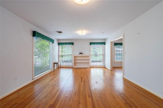 418 E Strand Street, El Campo, TX 77437