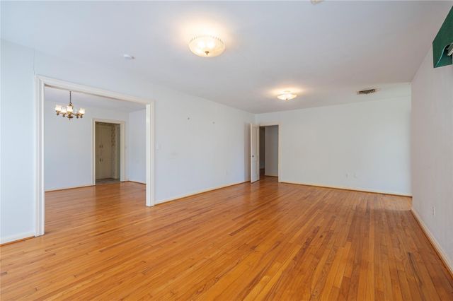 418 E Strand Street, El Campo, TX 77437