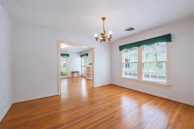 418 E Strand Street, El Campo, TX 77437