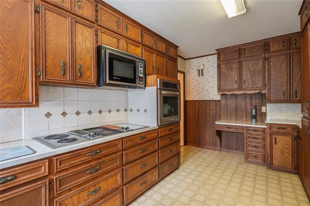 418 E Strand Street, El Campo, TX 77437