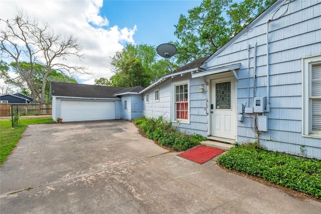 418 E Strand Street, El Campo, TX 77437