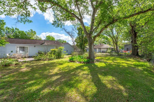 418 E Strand Street, El Campo, TX 77437