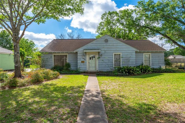 418 E Strand Street, El Campo, TX 77437