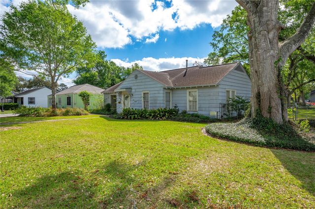 418 E Strand Street, El Campo, TX 77437
