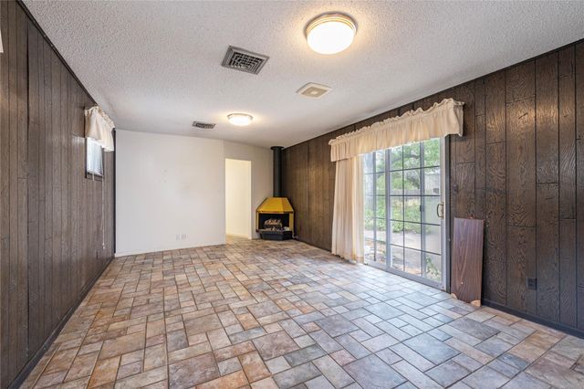 418 E Strand Street, El Campo, TX 77437