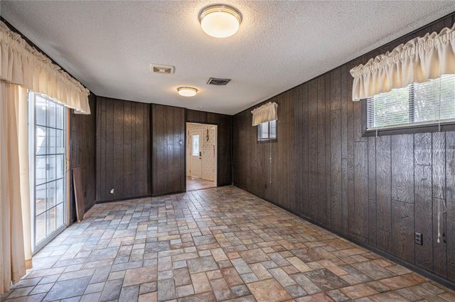 418 E Strand Street, El Campo, TX 77437