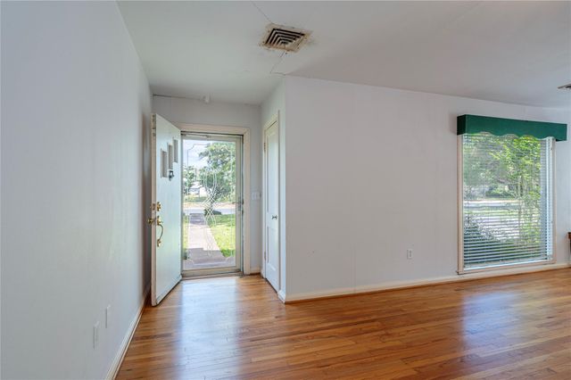 418 E Strand Street, El Campo, TX 77437