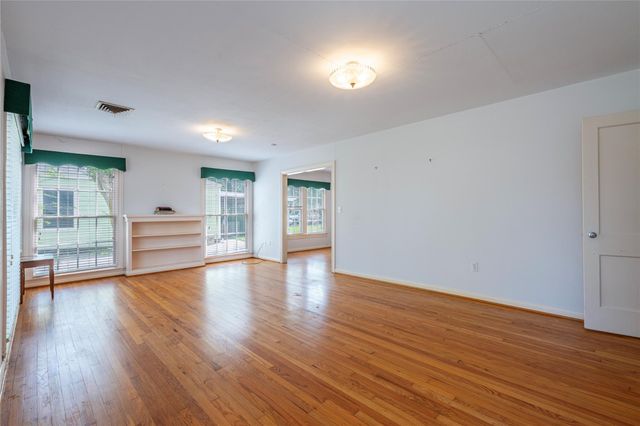 418 E Strand Street, El Campo, TX 77437