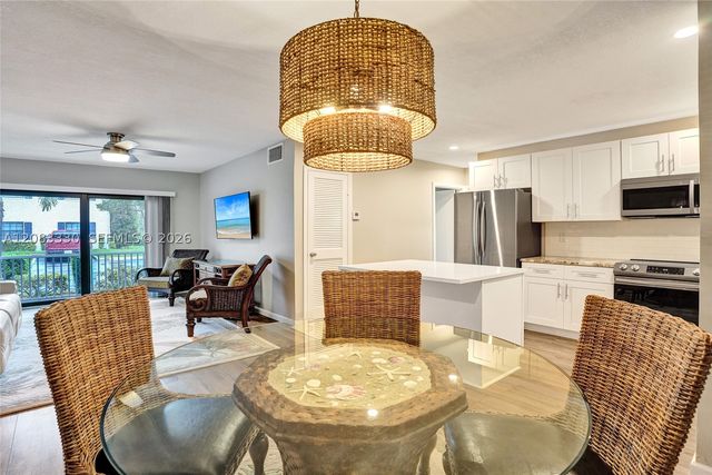 130 Cypress Club Dr 302, Pompano Beach, FL 33060
