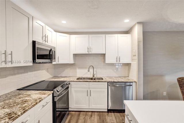 130 Cypress Club Dr 302, Pompano Beach, FL 33060