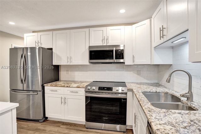 130 Cypress Club Dr 302, Pompano Beach, FL 33060