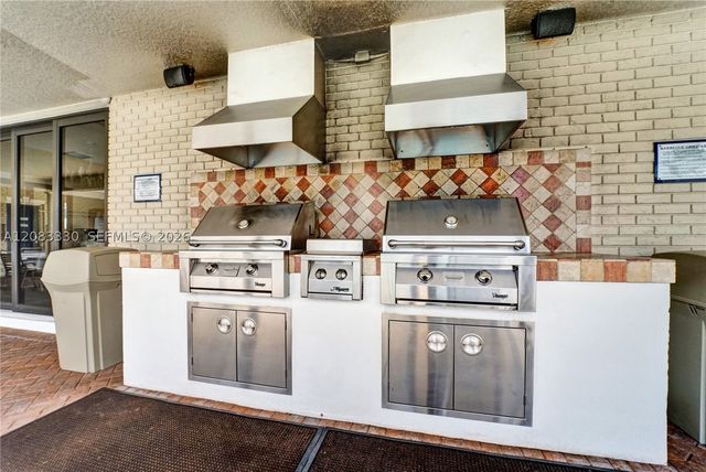 130 Cypress Club Dr 302, Pompano Beach, FL 33060