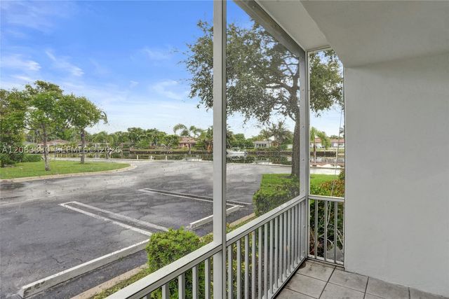 130 Cypress Club Dr 302, Pompano Beach, FL 33060