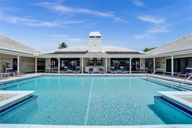 130 Cypress Club Dr 302, Pompano Beach, FL 33060
