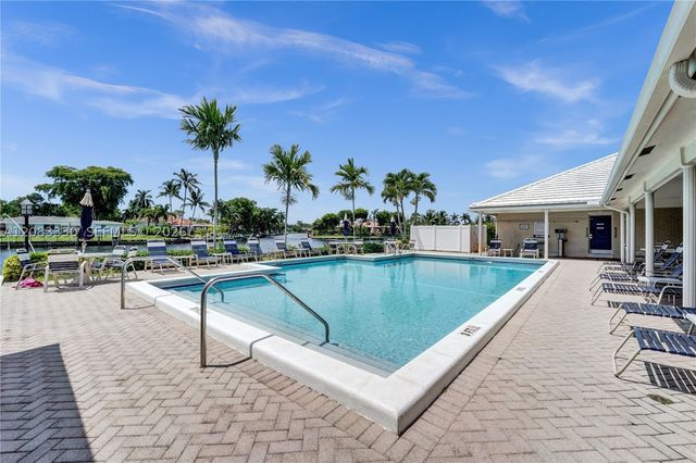 130 Cypress Club Dr 302, Pompano Beach, FL 33060