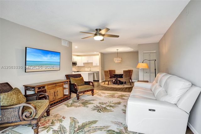 130 Cypress Club Dr 302, Pompano Beach, FL 33060