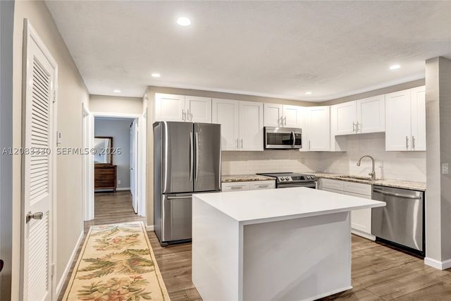 130 Cypress Club Dr 302, Pompano Beach, FL 33060