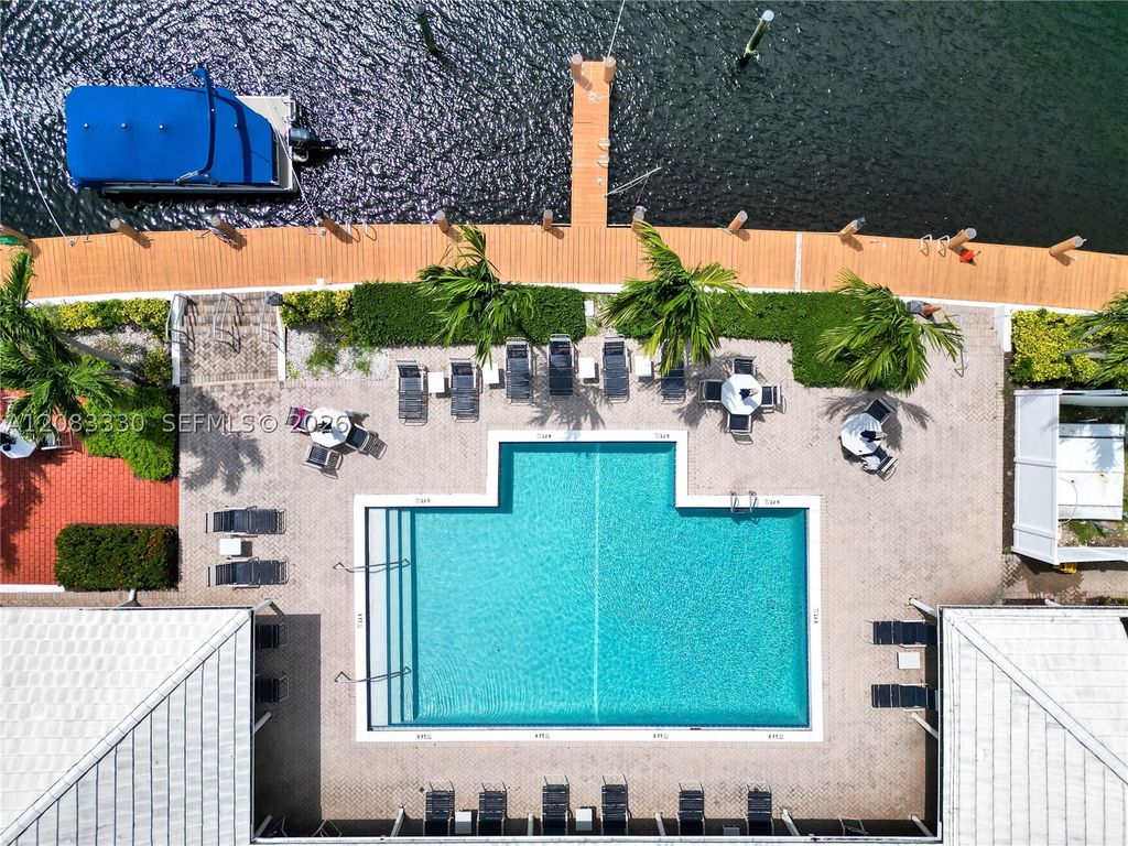 130 Cypress Club Dr 302, Pompano Beach, FL 33060