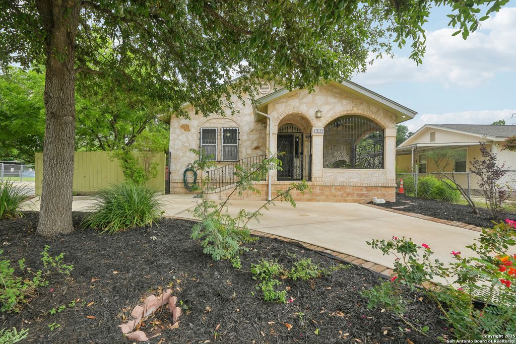 1923 W Pyron Ave., San Antonio, TX 78211
