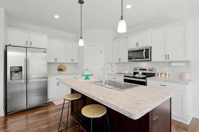 1125 E Prairie Hill Cir, Park City, KS 67219