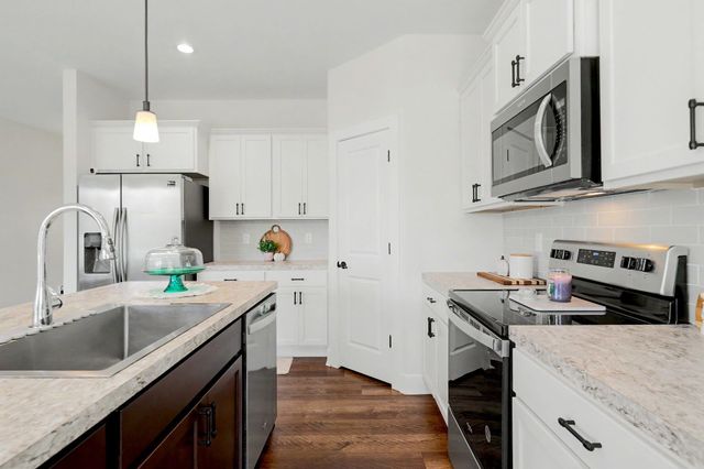1125 E Prairie Hill Cir, Park City, KS 67219