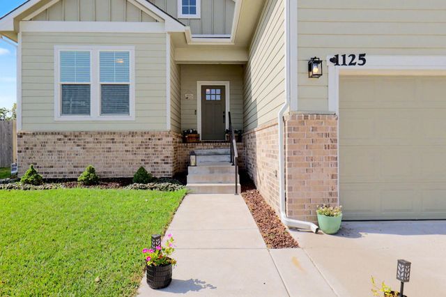 1125 E Prairie Hill Cir, Park City, KS 67219