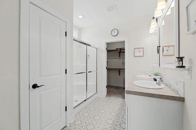 1125 E Prairie Hill Cir, Park City, KS 67219