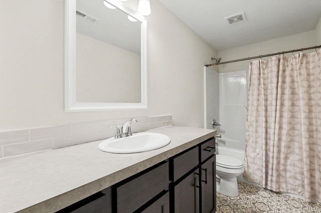1125 E Prairie Hill Cir, Park City, KS 67219