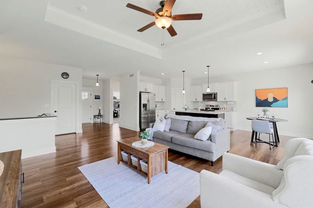 1125 E Prairie Hill Cir, Park City, KS 67219